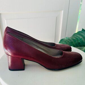 Vintage 1970s Trotters Pumps Burgandy Red Women's Size 7 N Retro Heels 70s Shoes
